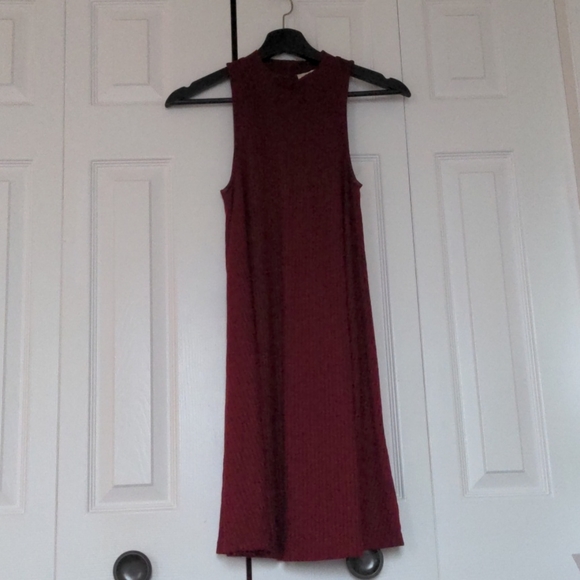 Maroon high neck flowy dress - Picture 1 of 3